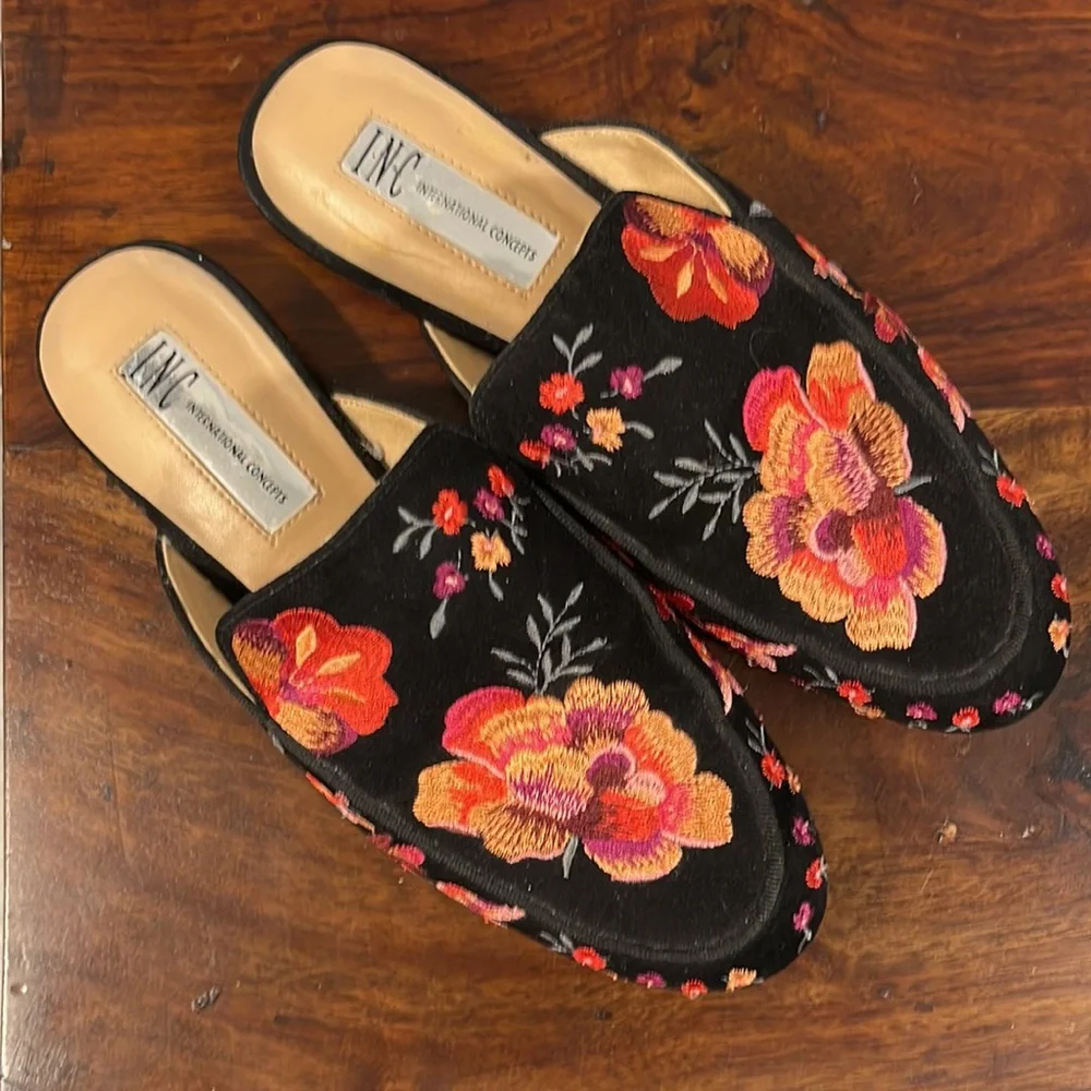 Black flats. Floral embroidery. Adorable mules by INC in Women’s Size 6. New. 🌺 - Picture 11 of 11